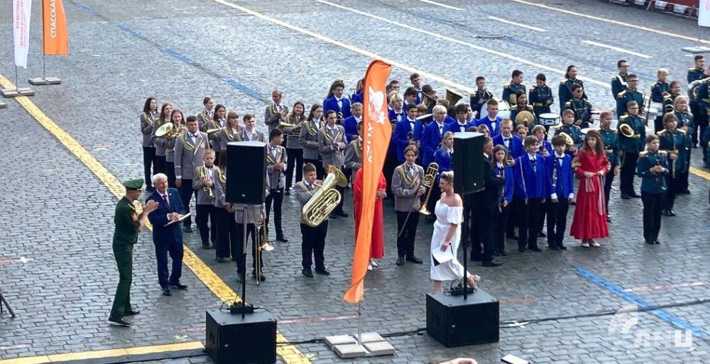 Сергей Козенко: С огромной гордостью и радостью хочется поделиться замечательной новостью: наш образцовый духовой оркестр Молодогвардейской детской школы искусств с триумфом выступил на Московском Фестивале детских духовых оркестров «Спасская башня»!