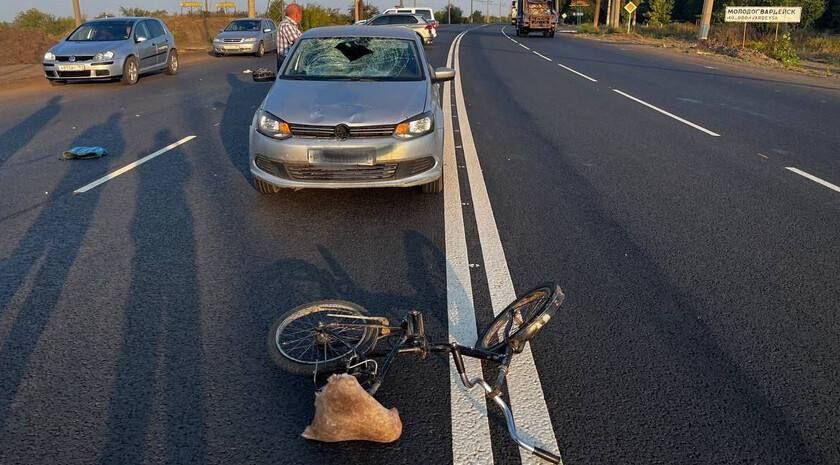 Велосипедист, нарушивший правила дорожного движения, погиб в аварии с участием легкового автомобиля в Молодогвардейске