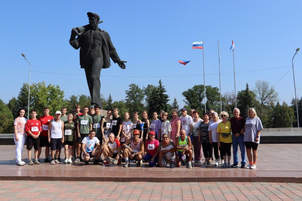 Спортивно и по-семейному отметили юбилей города жители Стаханова и Перевальска