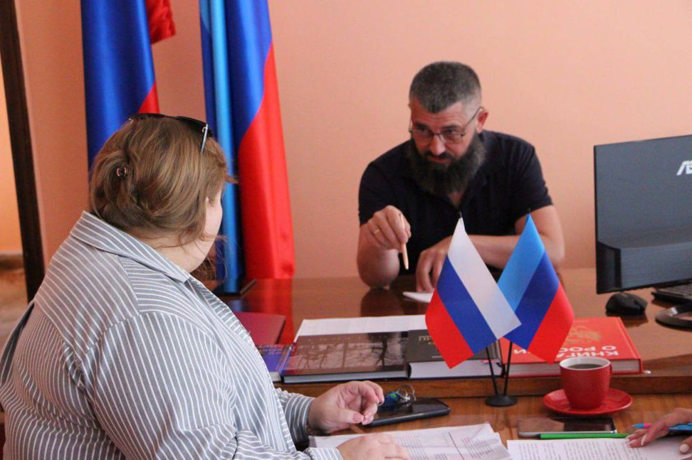 Олег Савченко: Провел рабочее совещание с Заместителем Главы Администрации Меловского МО Прищепой Алиной Геннадиевной и...