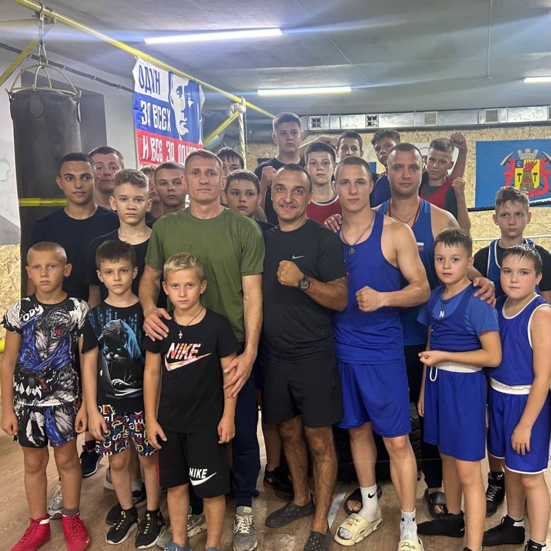 ������� ���� �� ������� IBF � IBO, ������� ���� �� ������ PABA, ������� ������ �� ������ WBO ������ ����������� ����� ������-����� ��� ���� ����������� ��������
