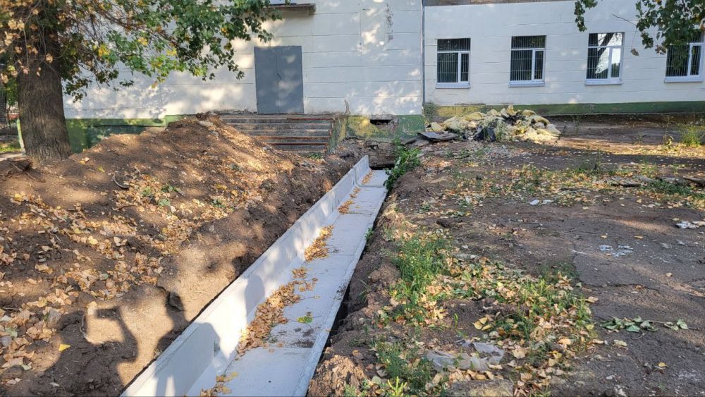 В Молодогвардейске ведутся работы по строительству теплотрассы для школы № 7