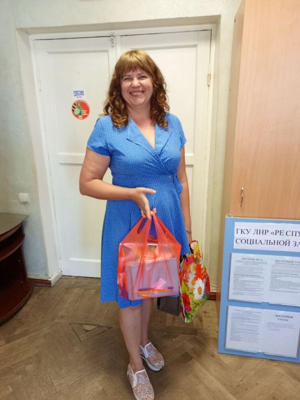 Единороссы продолжают передавать портфели детям в рамках акции «Собери ребёнка в школу»