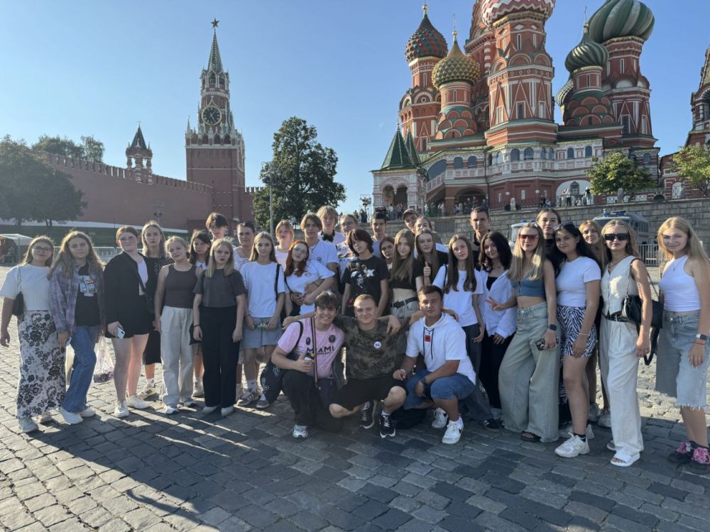 Молодёжь ЛНР со «Знанием» в Москве
