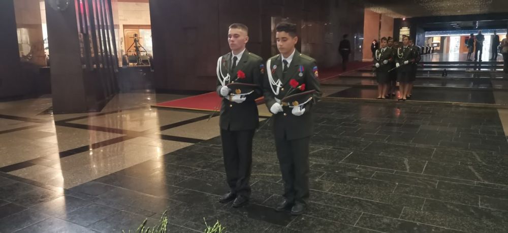 Сергей Козенко: Посетив Центральный музей истории Великой Отечественной войны, где хранятся многочисленные свидетельства героизма и самоотверженности нашего народа, ребята почтили память павших защитников Родины