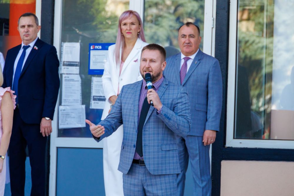 Денис Мирошниченко поздравил с Днем знаний студентов и преподавателей Луганского государственного педагогического университета