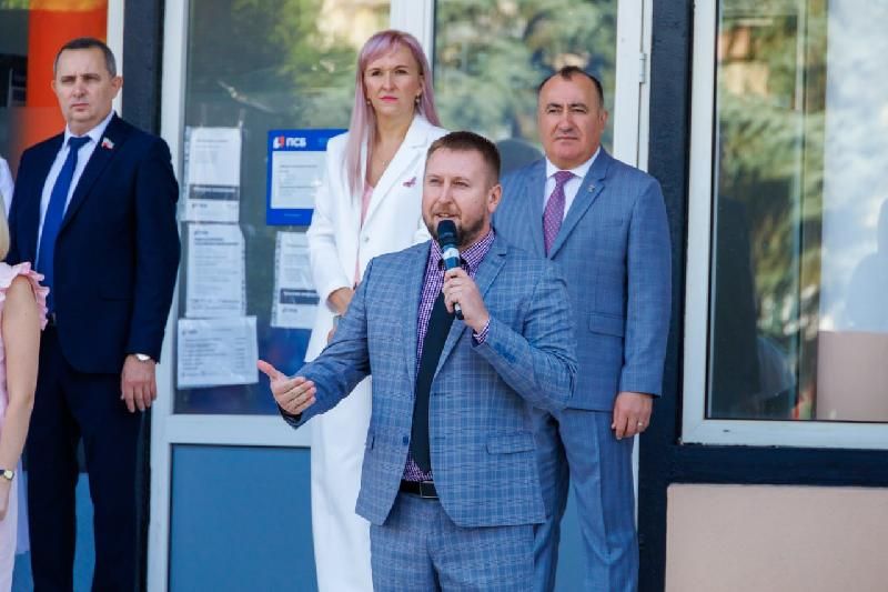 Денис Мирошниченко поздравил с Днем знаний студентов и преподавателей Луганского государственного педагогического университета