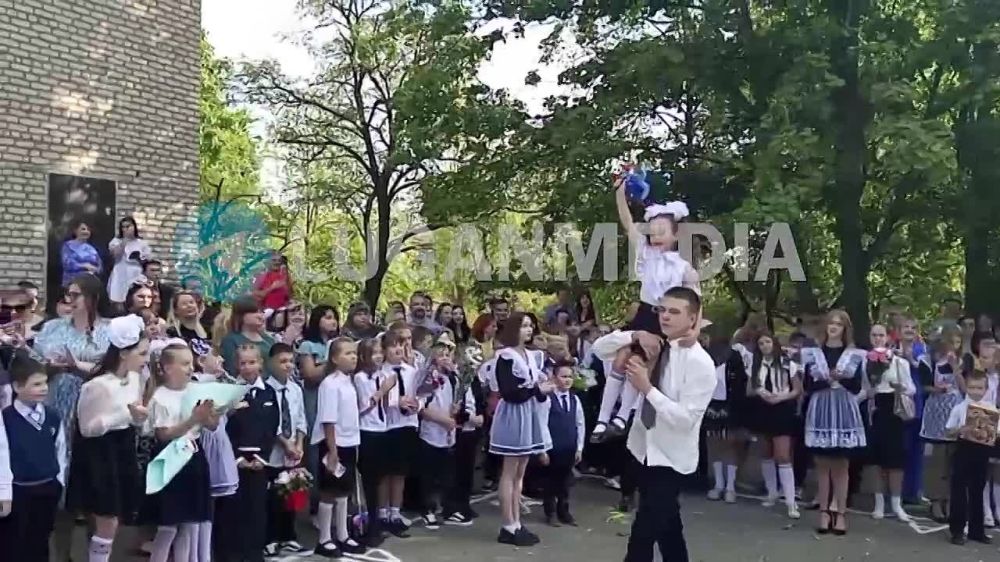 Первые звонки прозвенели в образовательных учреждениях Брянки