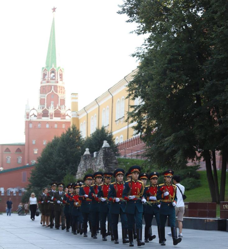 Владислав Логинов: Красноярский Пост № 1 вместе с такими же ребятами из нашего города-побратима Краснодона (ЛНР) приняли участие в проекте «Почётный караул – наша гордость»