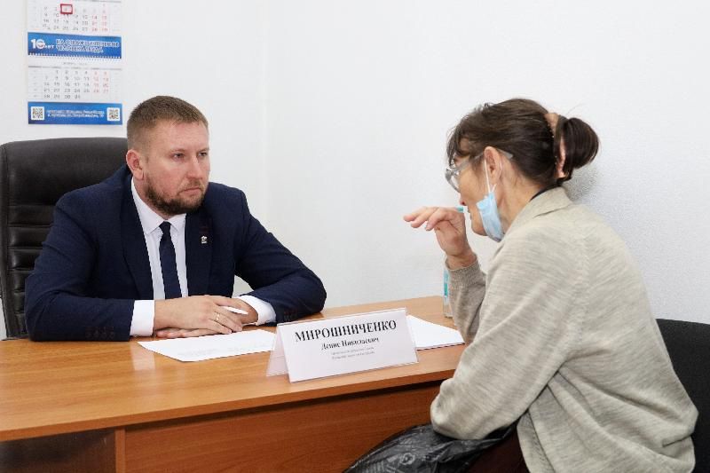 Денис Мирошниченко провел прием граждан в Луганске