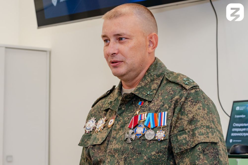 Луганские кадеты встретились с Героем ЛНР