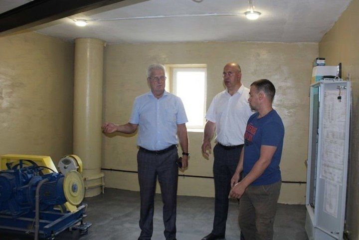 Тюменские строители установили новые лифты в трех многоэтажках Краснодона