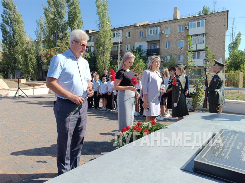 В Краснодоне почтили память защитников ЛНР