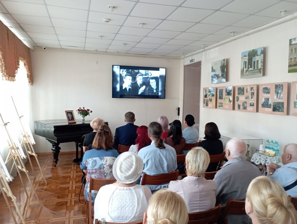 90-����� ���������� ������ �������� � ��������