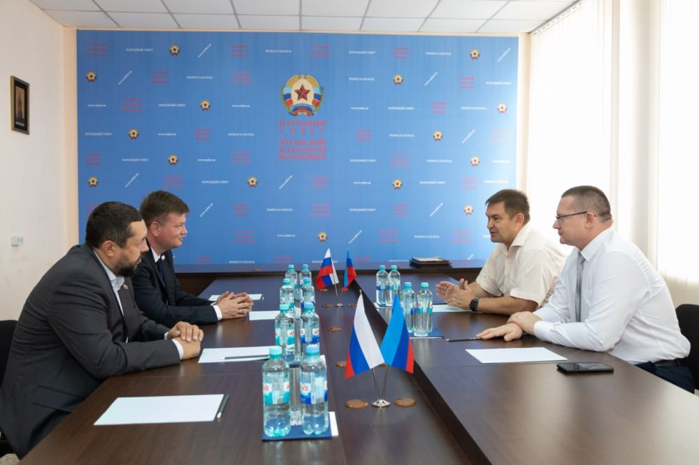 Андрей Сопельник вручил депутатам Пермской городской Думы благодарственные письма Председателя Народного Совета
