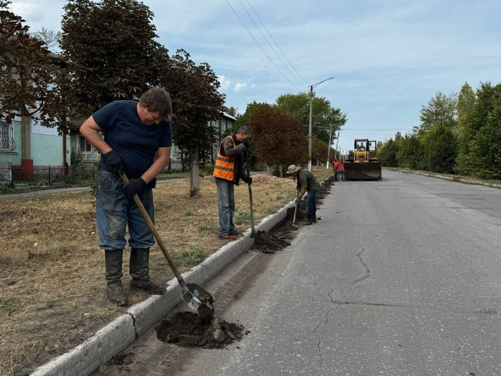Сотрудниками муниципального унитарного предприятия «Комбинат коммунальных услуг города Первомайска» активно ведутся работы по улучшению качества автодорожной сети в нашем городском округе