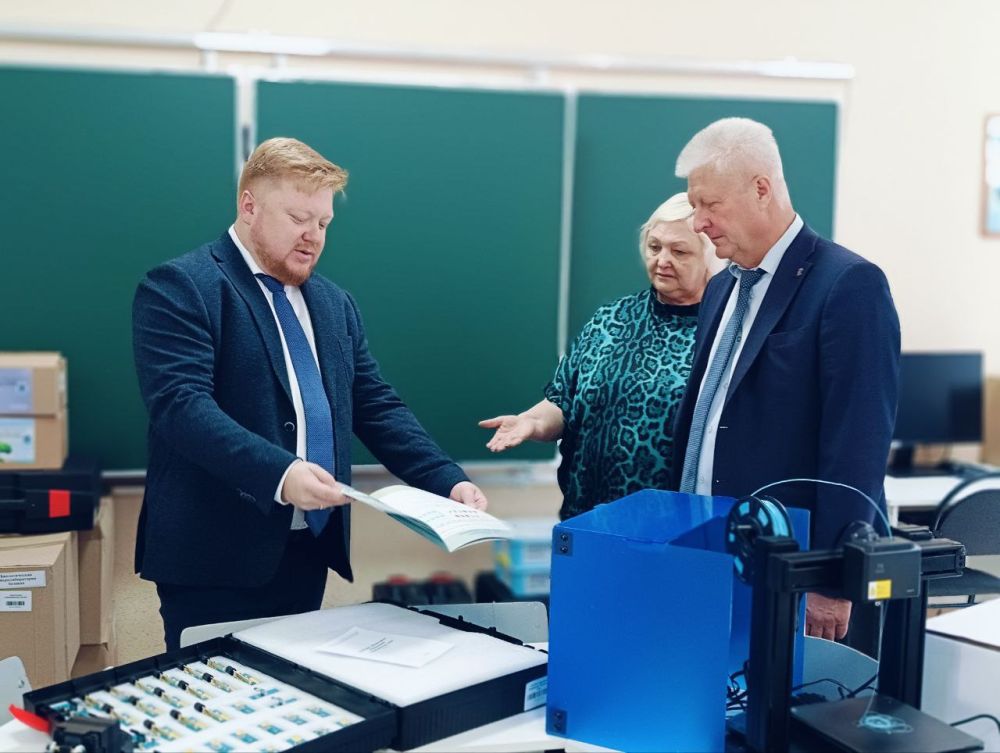 Сергей Козенко: В рамках рабочего визита Министра образования и науки Луганской Народной Республики после подписания Соглашения о сотрудничестве с Иваном Кусовым посетили наши образовательные учреждения