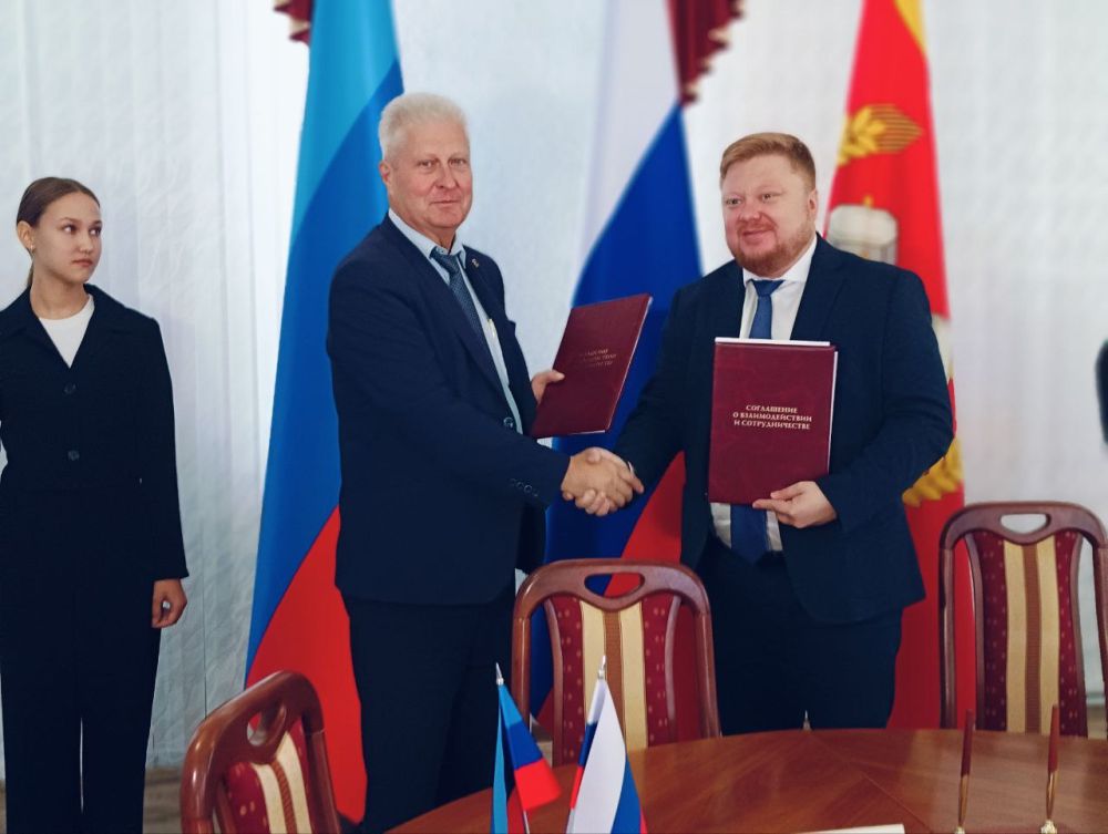 Сергей Козенко: Сегодня в Краснодоне состоялось знаковое событие – с Министром образования и науки ЛНР Иваном Кусовым...