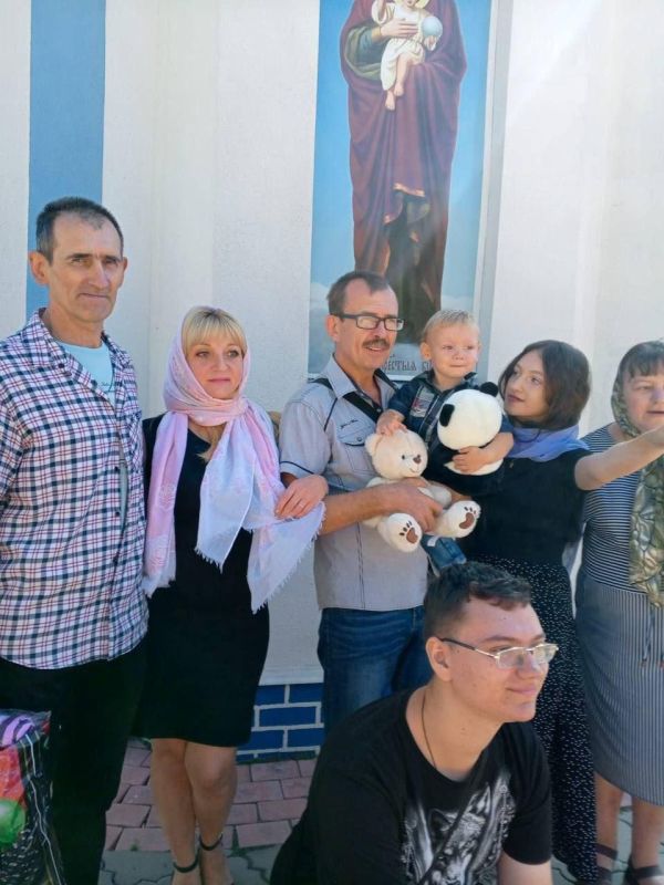 Детям Стаханова передали гуманитарную помощь из Приморского края