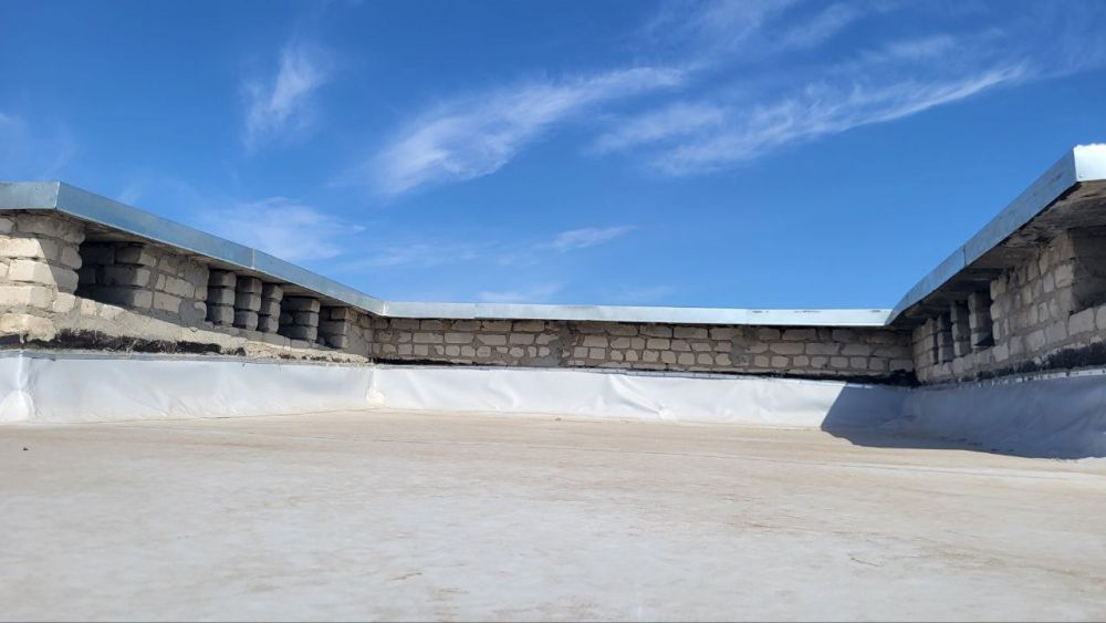 Сергей Козенко: В рамках специального инфраструктурного проекта ООО «ЖК «Петровский» успешно завершен капитальный ремонт кровли многоквартирного жилого дома № 25/26 по адресу: г. Молодогвардейск, квартал Кошевого