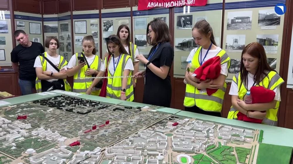 Проект "Университетские смены" познакомил ребят из ЛНР с промышленным гигантом Ульяновска "Авиастаром"