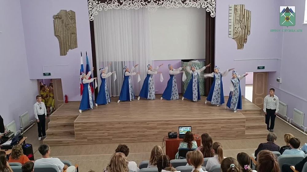 "Если в сердце живет творчество" - такое красноречивое название получило мероприятие, которое в рамках проекта "Новая школа" партии "Единая Россия" провели в Брянке