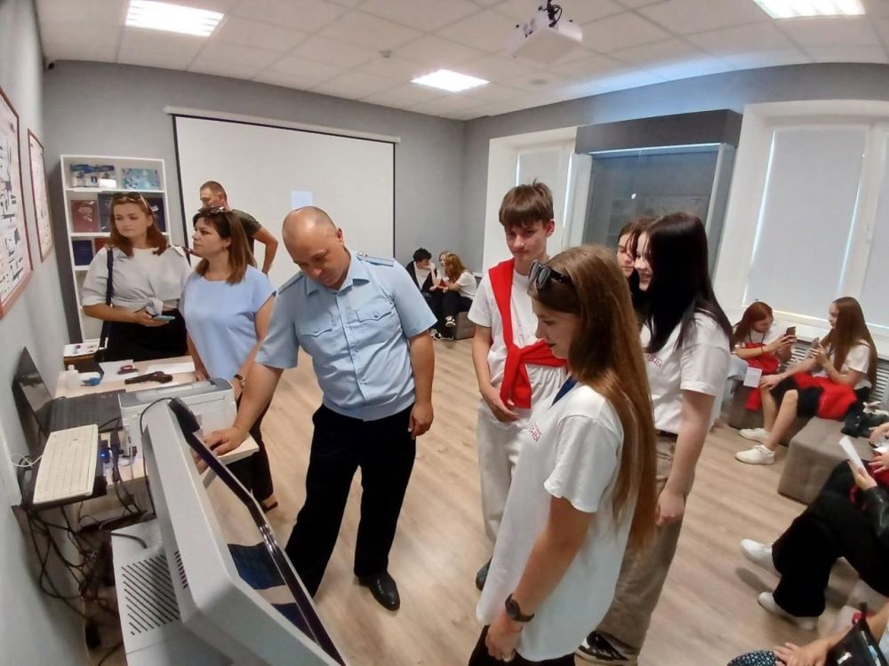 Участники "Университетской смены" посетили Управление МВД России по Ульяновской области