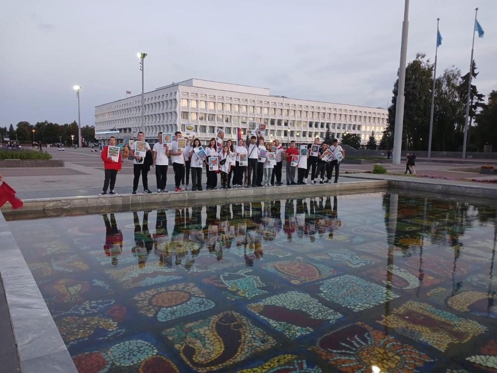 Члены Ульяновского отделения Союза художников России провели для участников проекта "Университетские смены" мастер-класс