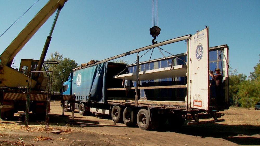 Плиты, которые будут использоваться как основа для установки блочно-модульных газовых котельных в трех школах Краснодонщины, были успешно доставлены