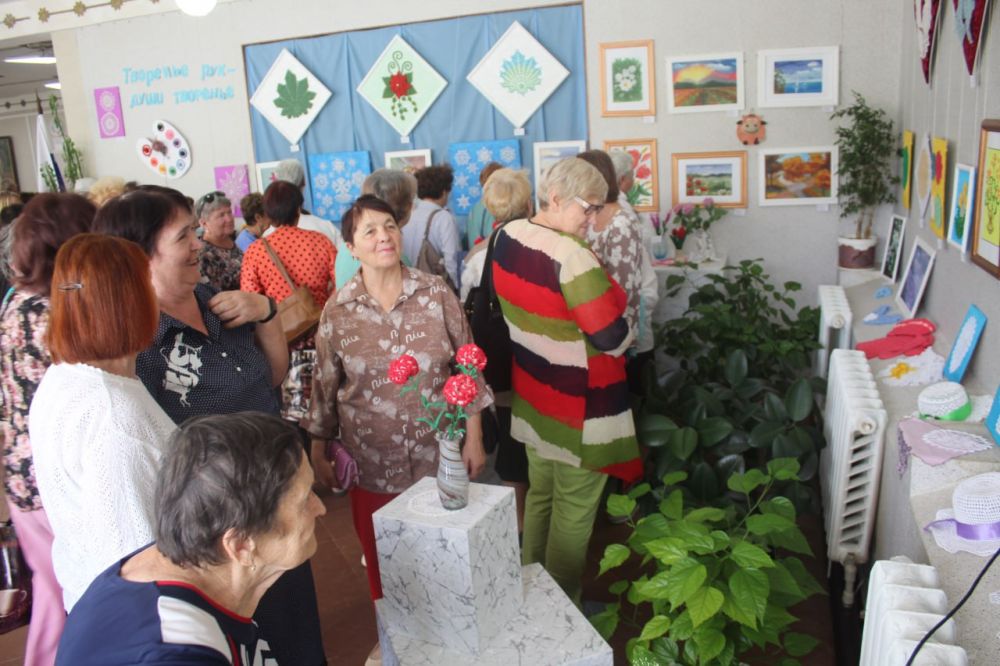 В Кировском историко-художественном музее состоялось открытие выставки Елены Медведевой «Творенье рук - души творенье»