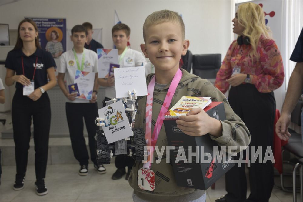 В столице республики провели региональный фестиваль «Битва маленьких роботов» по спортивному программированию робототехники