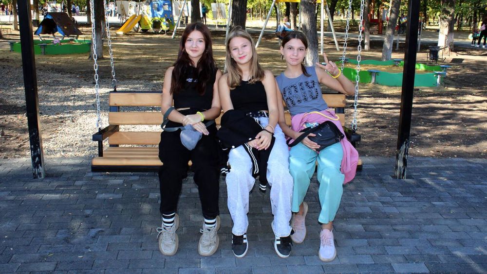 Парк «Молодая гвардия», проект благоустройства которого стал одним из победителей VIII Всероссийского конкурса лучших проектов формирования комфортной городской среды, открылся в Краснодоне после первого этапа его обновления