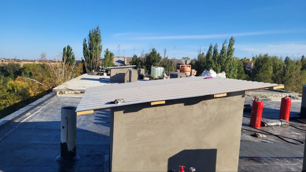 Сергей Козенко: В Молодогвардейске продолжаются работы по восстановлению кровли многоквартирного жилого дома по адресу: кв....