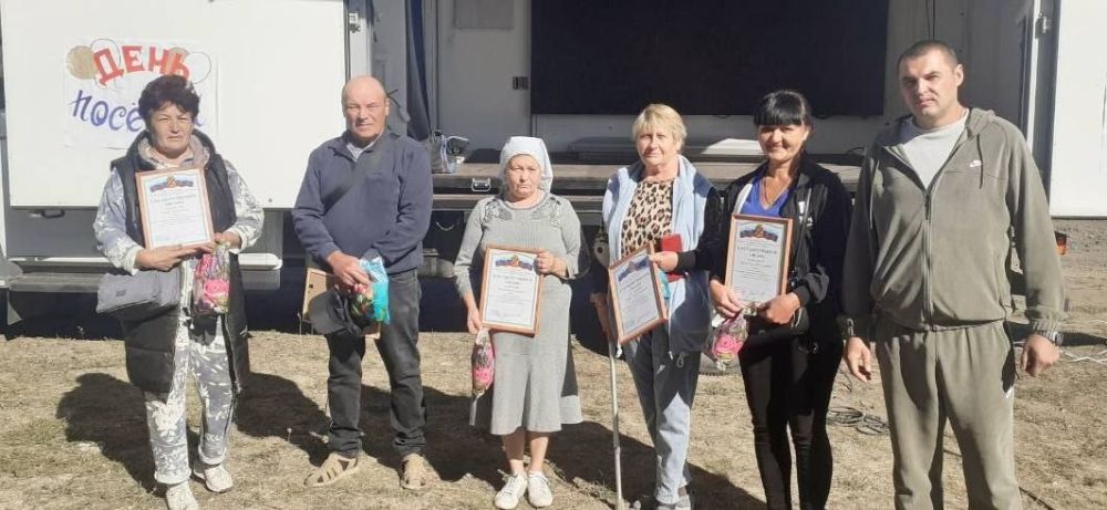 Сегодня, 25 сентября, жители пгт Камышеваха отмечают один из своих любимых праздников - День поселка