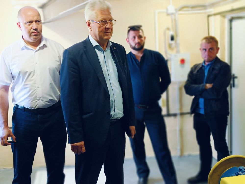 Сергей Козенко: Сегодня в рамках рабочего визита посетил МКД по адресу: кв. Советский, д. 2, где лично ознакомился с выполненной работой подрядной организации Тюменской области по восстановлению лифтов