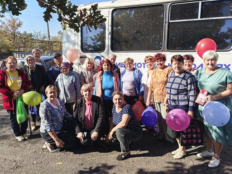 «Читающий автобус»: праздник для почтенного возраста