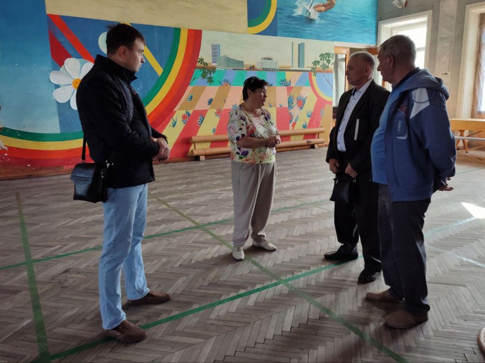 Сегодня, совместно с депутатом Совета Михаилом Лящевским, посетили поселок шахты Миусинская