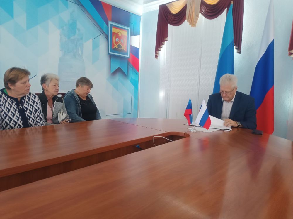 Сергей Козенко: Сегодня, в соответствии с утвержденным графиком, провел личный прием граждан, в ходе которого обратились жители с актуальными вопросами, требующими решения