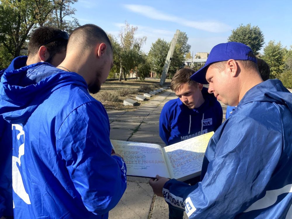 Рукописная книга «Zа мир Отчизну Vместе победим» прибыла в Северодонецк