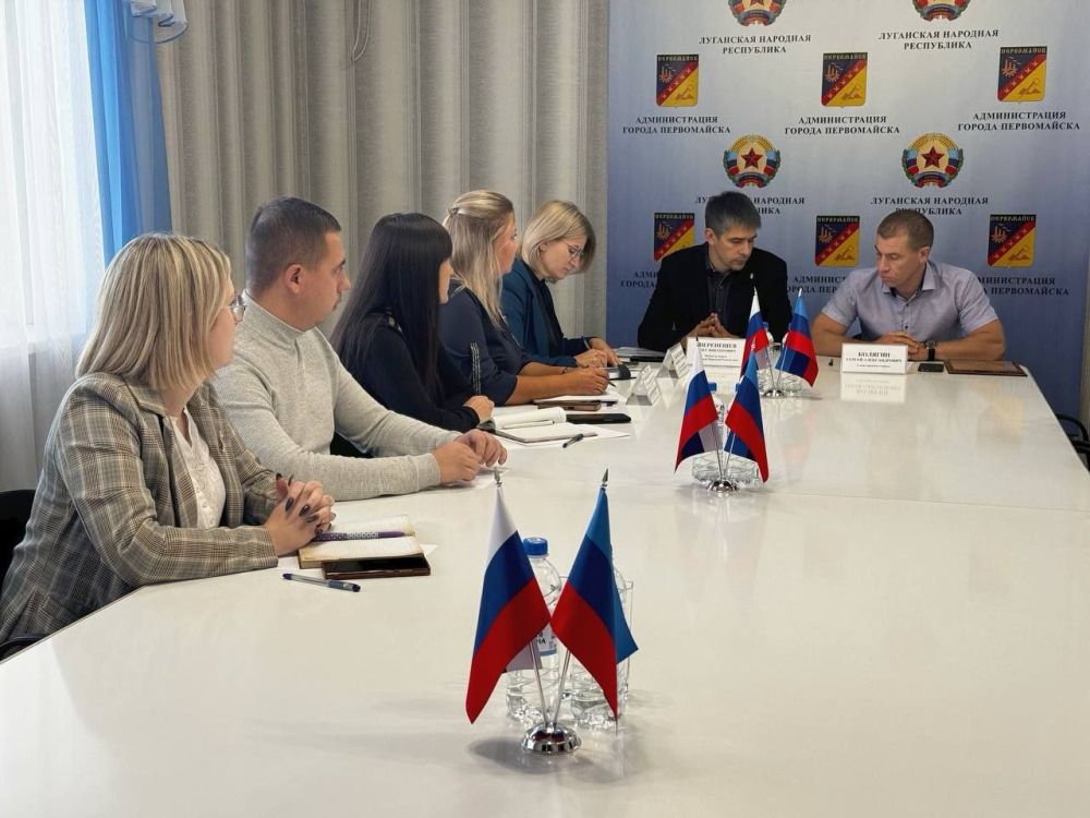 Сегодня с рабочим визитом городской округ город Первомайск посетил Министр спорта Луганской Народной Республики Олег Шеренешев