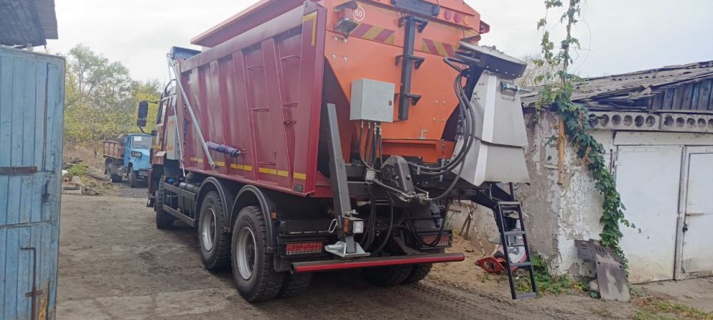 Сергей Козенко: В рамках подготовки к зимнему периоду для МУП «Дорожно-эксплуатационное управление» приобретена универсальная машина для содержания дорог, современная модель МК-4534