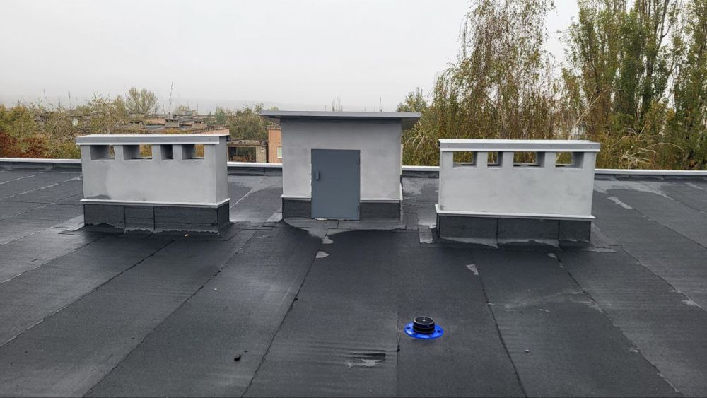 Сергей Козенко: Специалисты подрядной организации Тюменской области успешно завершили капитальный ремонт кровли многоквартирного жилого дома, расположенного по адресу кв. Кошевого, д. 23 в городе Молодогвардейске