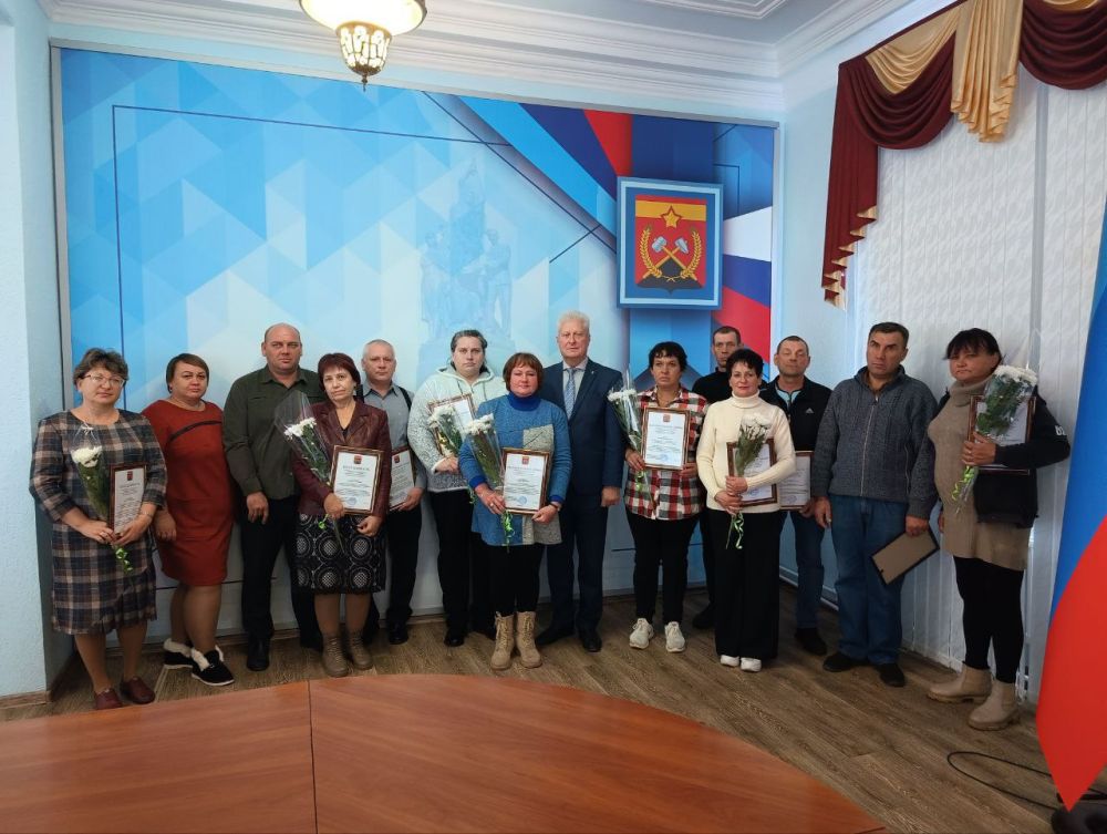 Сергей Козенко: Сегодня, в преддверии профессионального праздника, провел торжественный прием, поздравил сотрудников сферы дорожного хозяйства