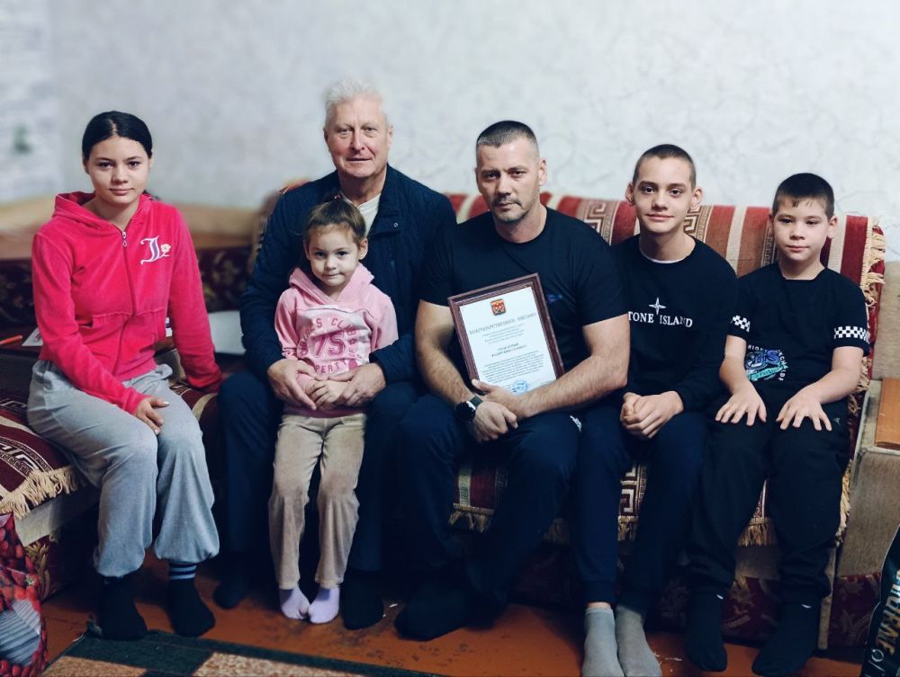 Сергей Козенко: В преддверии праздника Дня Отца поздравил замечательного мужчину, жителя нашего округа, Вадима Николаевича Осипчука