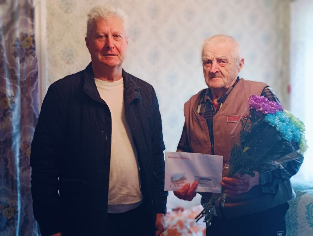 Сергей Козенко: 90Сегодня поздравил долгожителя и уважаемого ветерана, проживающего в городе Краснодоне, Капиця Владимира Дмитриевича с 90-летним юбилеем