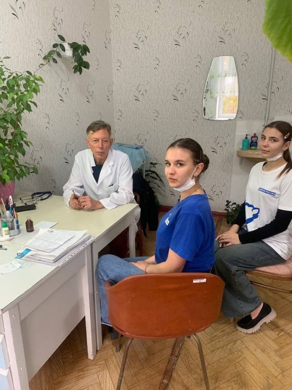 Краснолучские врачи со своими коллегами из Башкирии провели выездной прием в г.Петровское