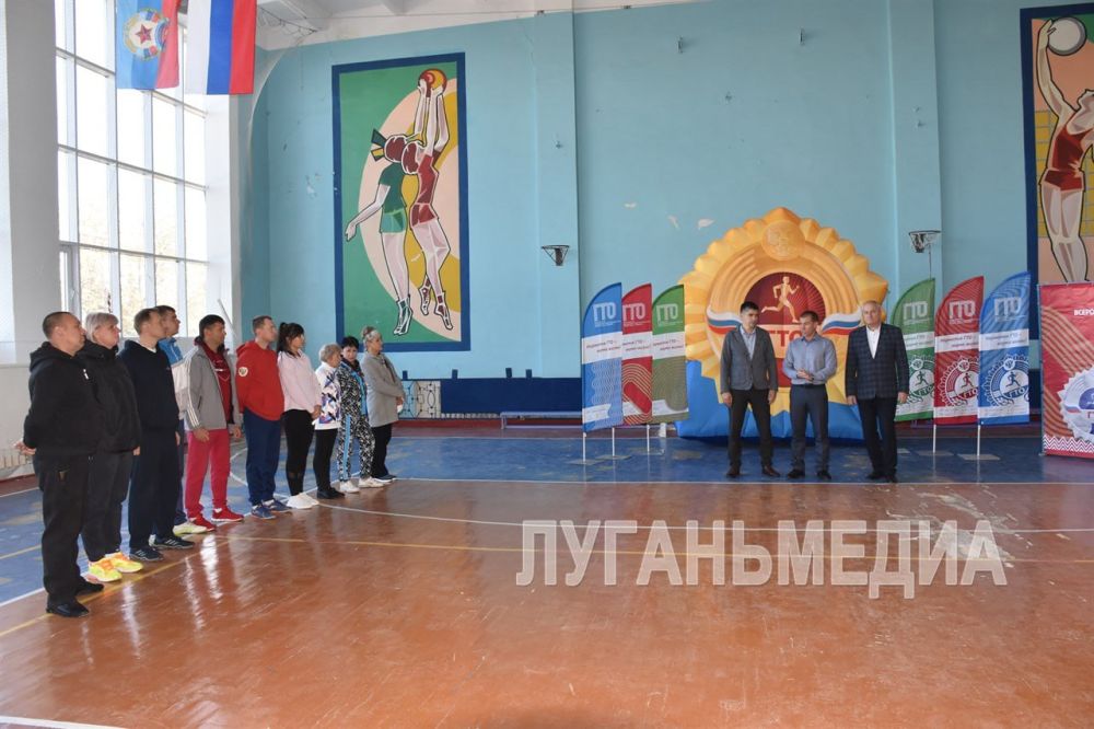 В Спортивной школе города Первомайска прошло торжественное вручение судьям удостоверений о прохождении курсов повышения квалификации для реализации Всероссийского физкультурно-спортивного комплекса ГТО