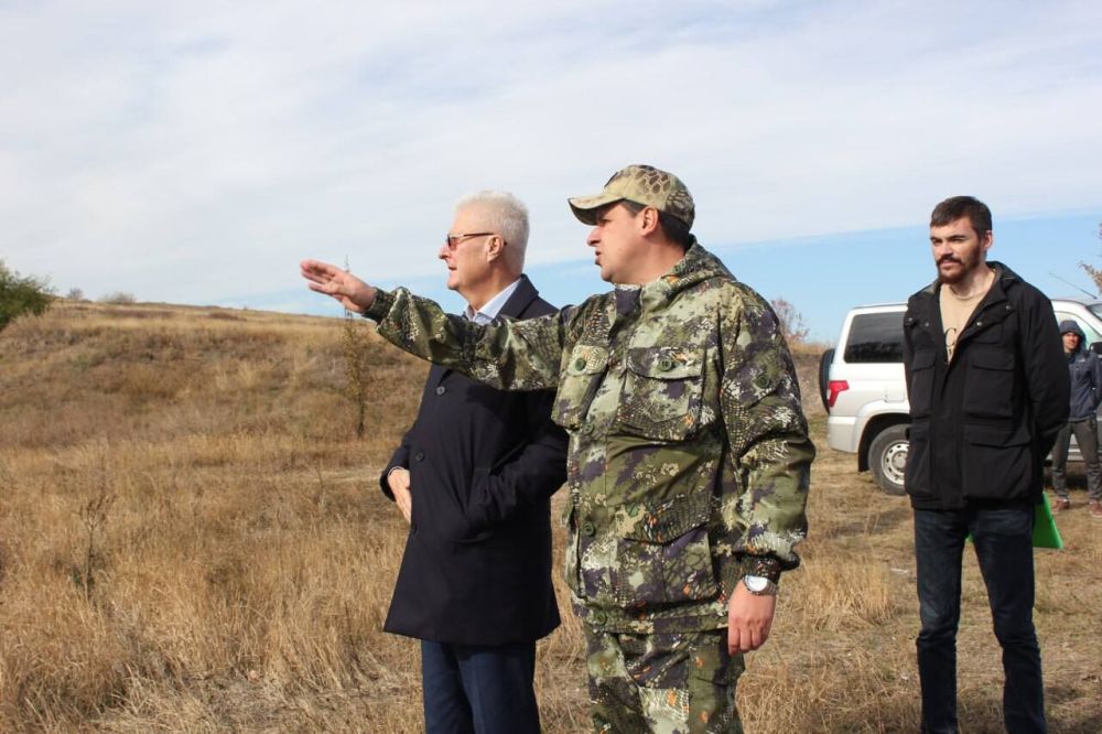 Представители Управления водными ресурсами Цимлянского водохранилища расчистили 15 км русла реки Луганчик на территории Краснодонского района