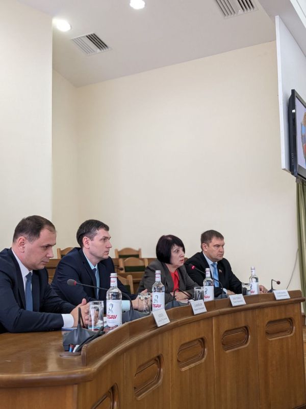 В преддверии Дня народного единства в Луганске состоялся Съезд Ассоциации «Совет муниципальных образований ЛНР»