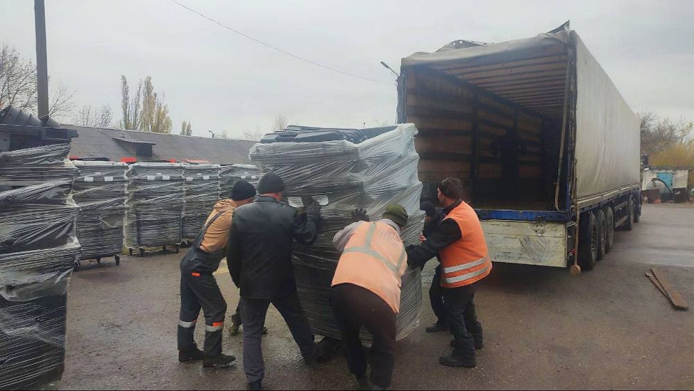 Сергей Колягин: В город Первомайск доставлена первая партия новых контейнеров для сбора твердых коммунальных отходов, предоставленных нашему муниципалитету в рамках программы социально-экономического развития Луганской Народной Республики